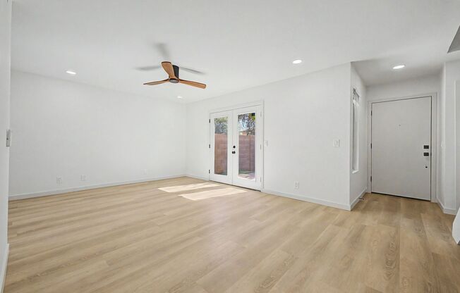 Remodeled 3BR End Unit Townhome in South Tempe | Private Yard + Covered Parking