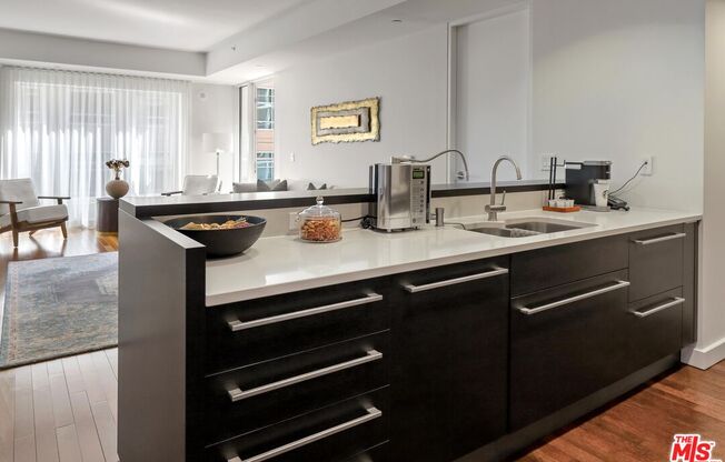 1 bed, 2 baths, 1,270 sqft, $5,700, Unit 5J