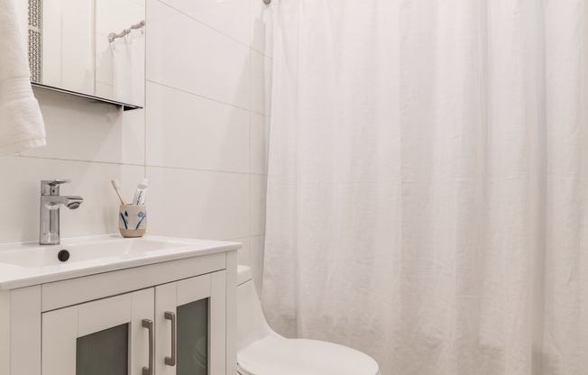 1 bed, 1 bath, $4,100, Unit 6D