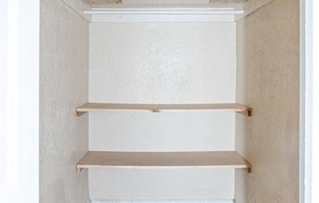 Studio, 1 bath, 196 sqft, $900, Unit 7