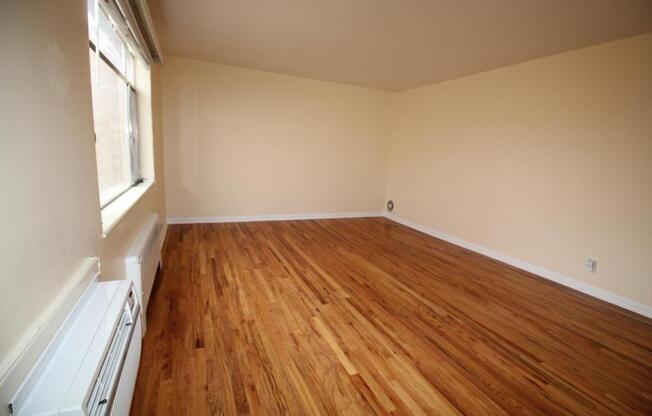 2 beds, 1 bath, 1,025 sqft, $1,695