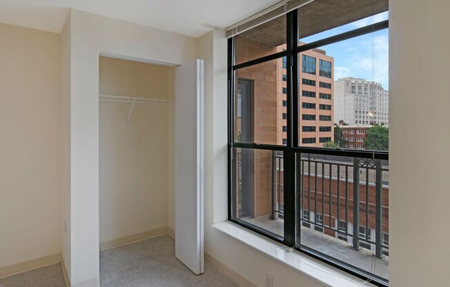 2 beds, 1 bath, 981 sqft, $1,525, Unit 0704