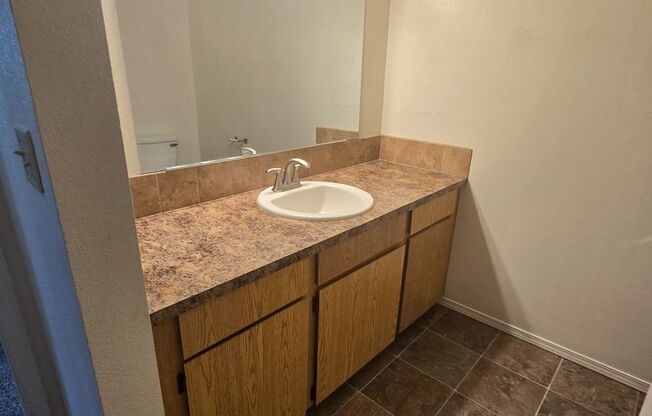 3 beds, 1 bath, 1,040 sqft, $1,625, Unit 16