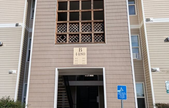 2 beds, 2 baths, 994 sqft, $1,445, Unit B201