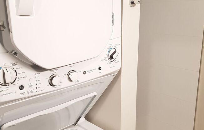 Studio, 1 bath, 244 sqft, $1,187, Unit 208