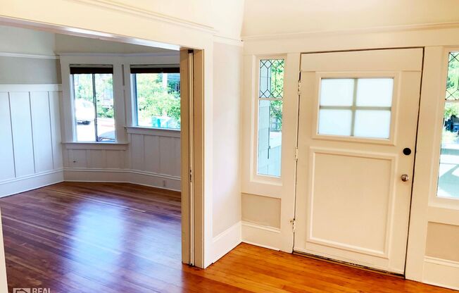 Spacious 4 Bedroom / 1.5 Bath near UC Campus
