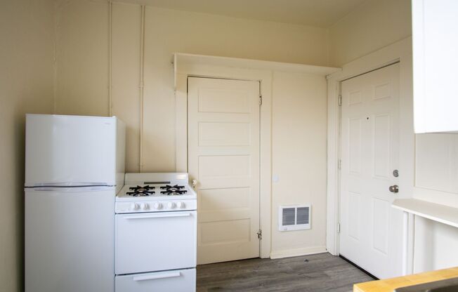 N Portland - Lease this Kenton Studio Ready Early July!