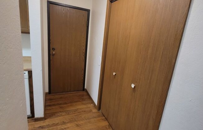 3 beds, 1 bath, 1,220 sqft, $1,299, Unit 816