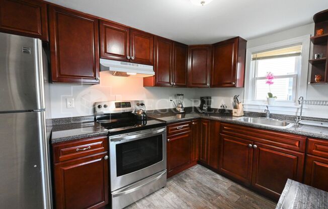 Charming single family home with 3 bedrooms!