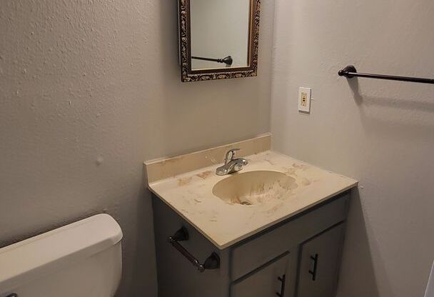 2 beds, 1.5 baths, 954 sqft, $975, Unit 706