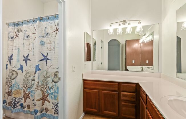 4 beds, 2.5 baths, $2,200, Unit #1171