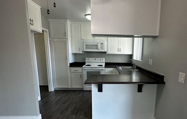 2 beds, 2 baths, 919 sqft, $2,515, Unit E23