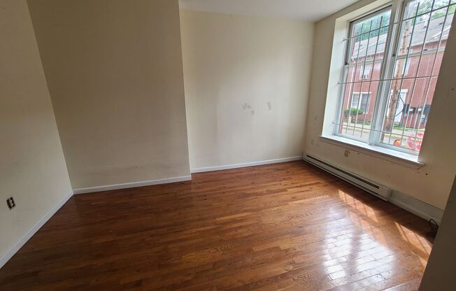 HUGE 3 BED 2 bath NEAR TEMPLE UNIVERSITY SEPTEMBER 10
