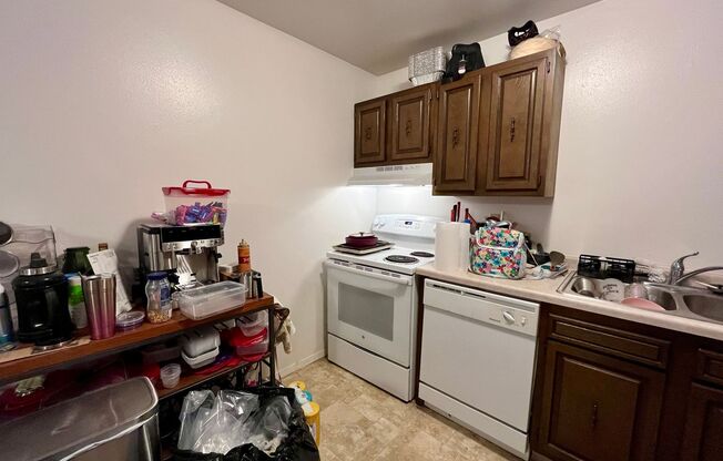 2 beds, 1.5 baths, $1,350, Unit 205
