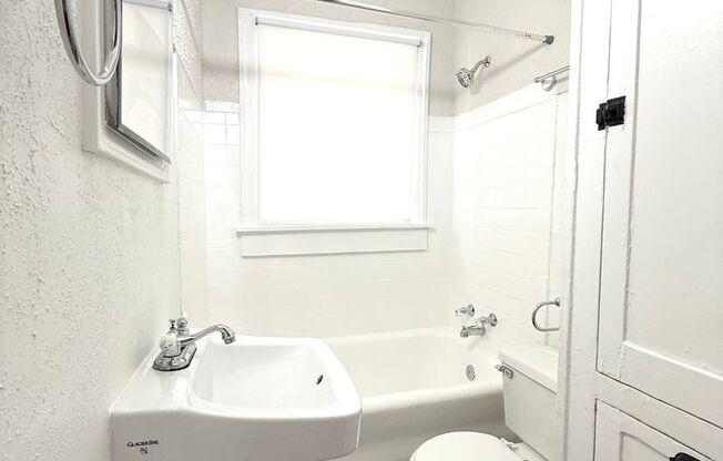 1 bed, 1 bath, $1,000, Unit B3606