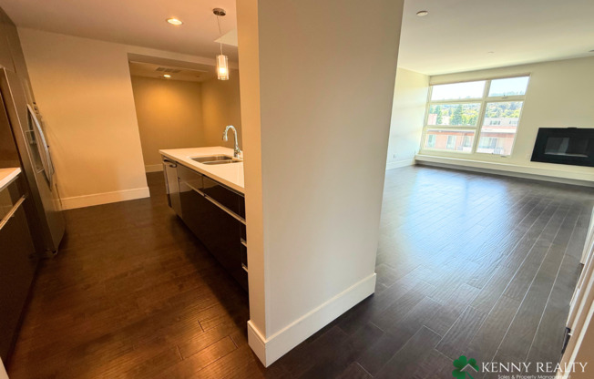Spacious 2 Bedroom Condo in Prime Burlingame Location – Parking Included