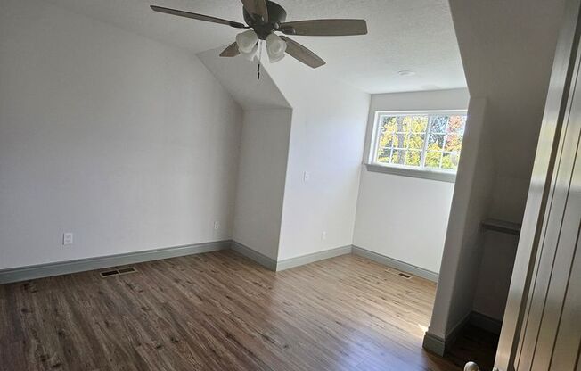 3 beds, 2.5 baths, $1,495, Unit 1219 E 12th St