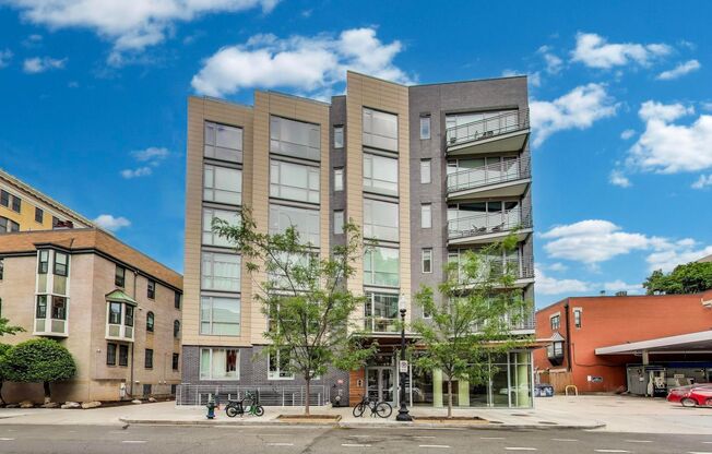 Practically new 1bd/1ba steps to Logan Circle in boutique condo building