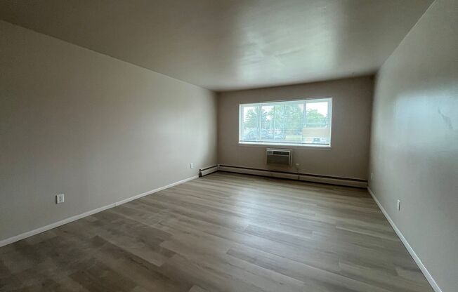 1 bed, 1 bath, $1,295, Unit 121