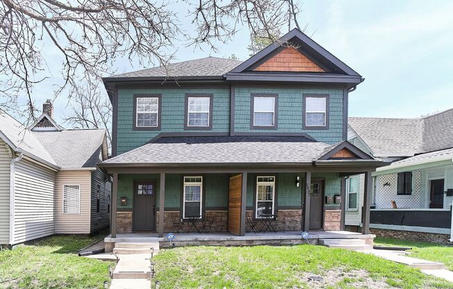 Fully Furnished 2BD Duplex in the Heart of downtown Indy!