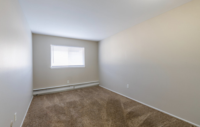 23700 W WARREN AVE