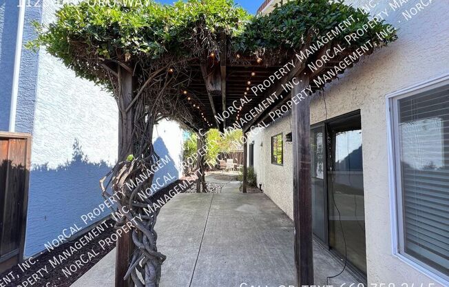 1125 DE ORO WAY
