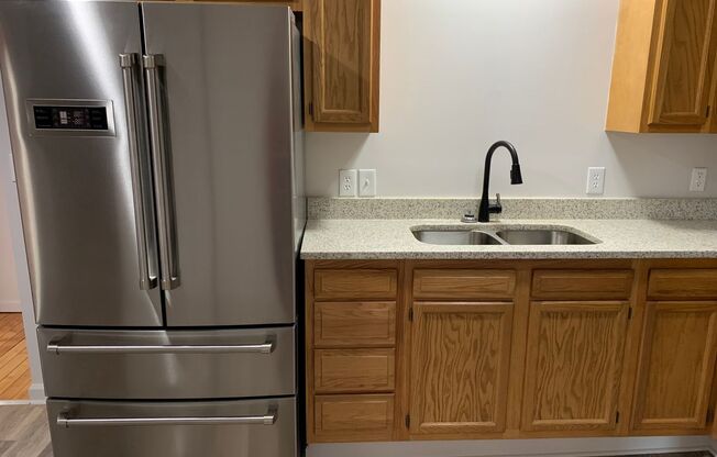 3 beds, 1 bath, $1,250, Unit 122 #10