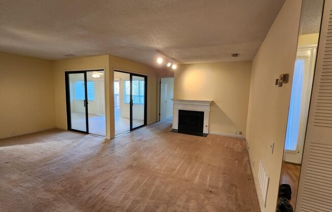 14 DUNWOODY SPG DR