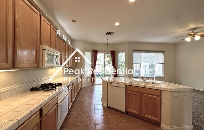 Beautiful Gold River 3bd/2ba Home with 2 Car Garage