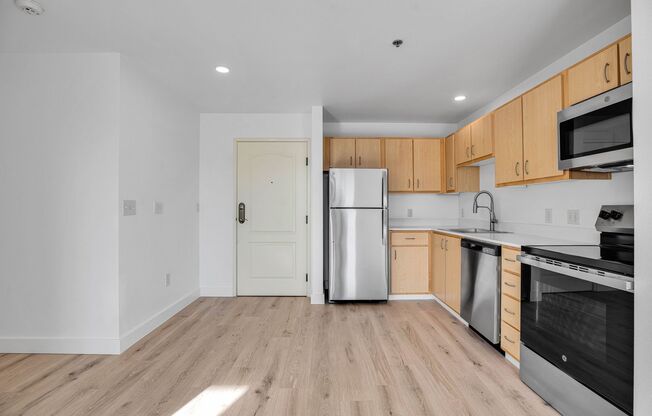 2 beds, 1 bath, 823 sqft, $1,795, Unit 126-229