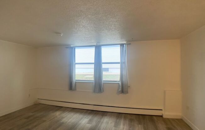 2 beds, 1 bath, $1,350, Unit Unit 2