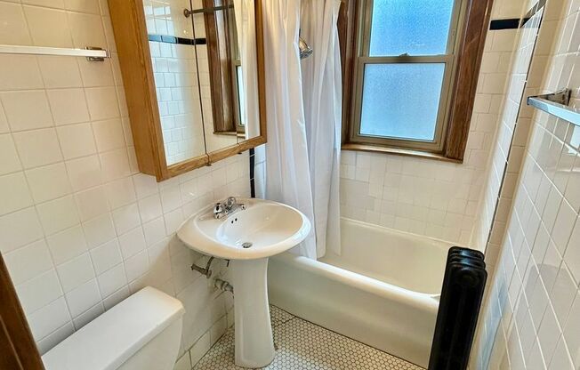 1 bed, 1 bath, 425 sqft, $1,865, Unit 233-105