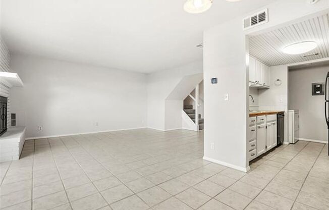 3 beds, 2 baths, $1,400, Unit Unit 2089