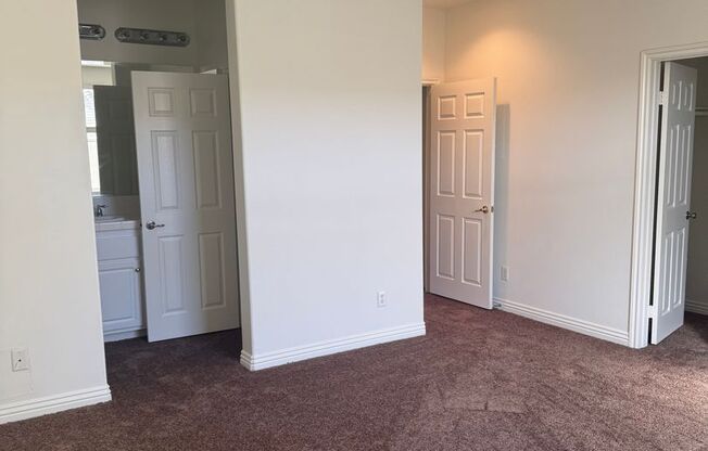 3 beds, 2.5 baths, $2,595, Unit # 2809