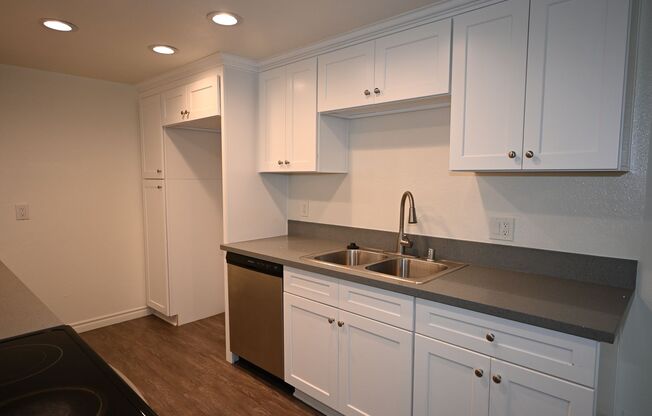 2 beds, 1.5 baths, $2,300, Unit 2147