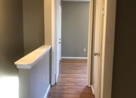 2 beds, 2 baths, 970 sqft, $850