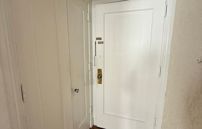 Studio, 1 bath, 308 sqft, $1,175, Unit Bayard Manor 206