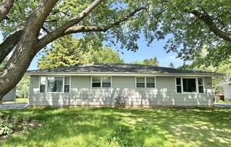 917 919 MEADOWVIEW DR