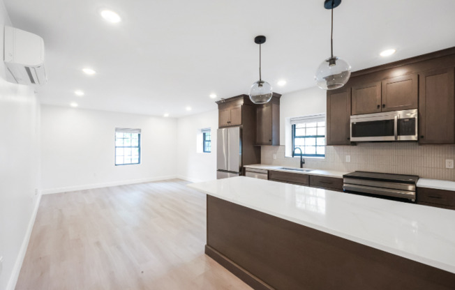 126 ADELAIDE AVE