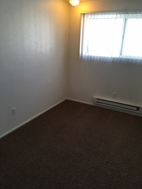 2 beds, 1 bath, 650 sqft, $1,050, Unit 06