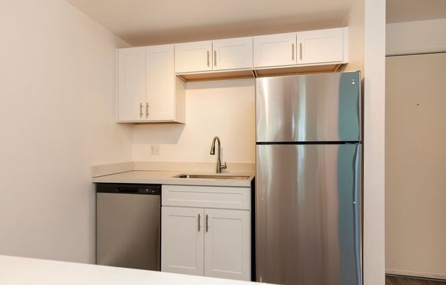 1 bed, 1 bath, 590 sqft, $1,595, Unit 421