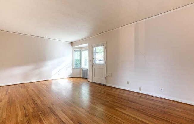 HOYT STREET APARTMENTS (CZOP05)