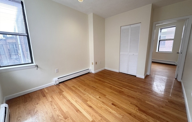 2 beds, 1 bath, $2,800, Unit 3