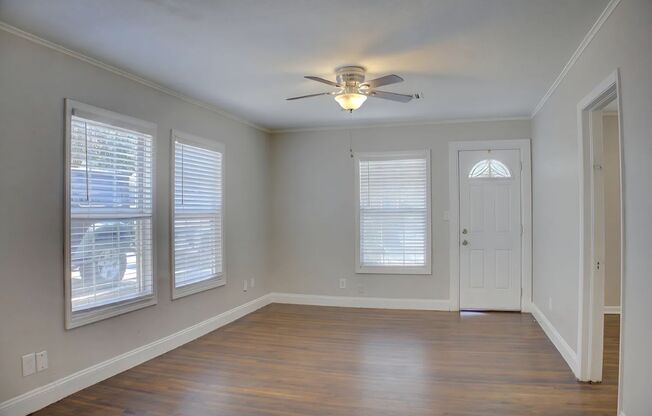 2 beds, 1 bath, 770 sqft, $1,250, Unit 4615 E 4th Place