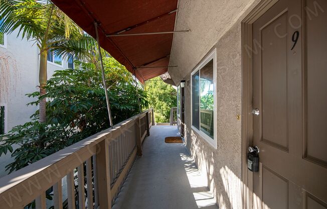 *OPEN HOUSE: 11/8 1-2PM* 1 BR Apartment in Hillcrest with Parking!