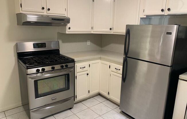 2 beds, 1 bath, $2,395, Unit Lower