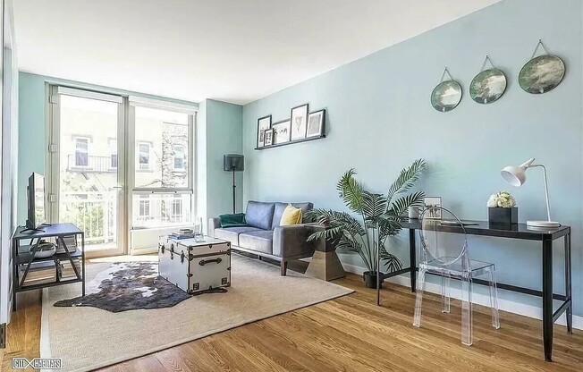 1 bed, 1 bath, $4,350, Unit 525