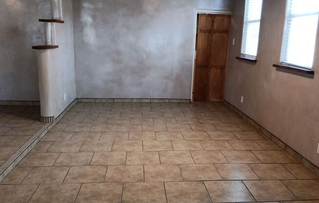 Charming 3 bedroom 1 bath in Santa Fe! Showings coming soon!