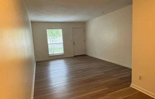 2 beds, 1 bath, 800 sqft, $1,100