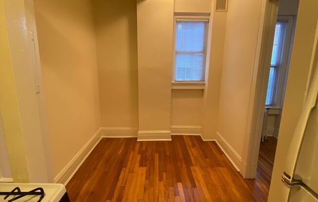 Studio, 1 bath, 275 sqft, $1,200, Unit 209